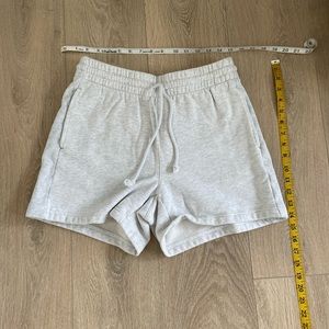 Aritzia TNA boyfriend 5” sweatshort. Size M.